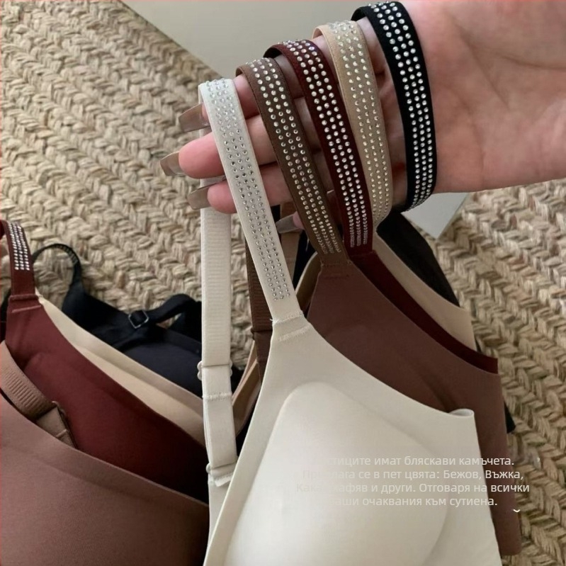 Push-Up сутиен с кристали, чашка 3/4, тънка формована чашка, без метална подпора, фиксирани презрамки, закопчаване на гърба с 3 реда копчета