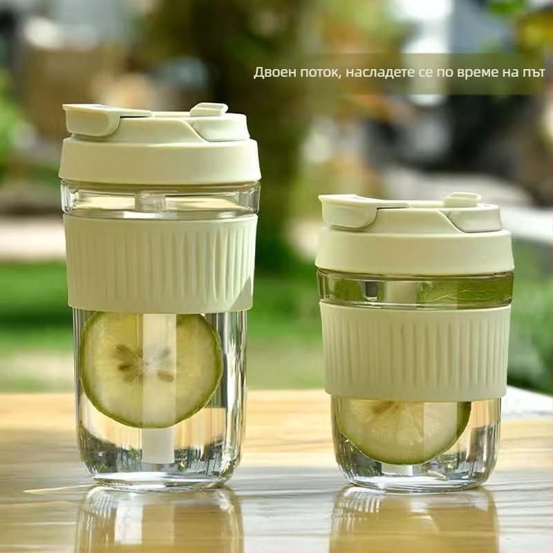 Устойчива на високи температури стъклена чаша със сламка, ръчно изработена, с капак; подходяща за офис, кафе и мляко.