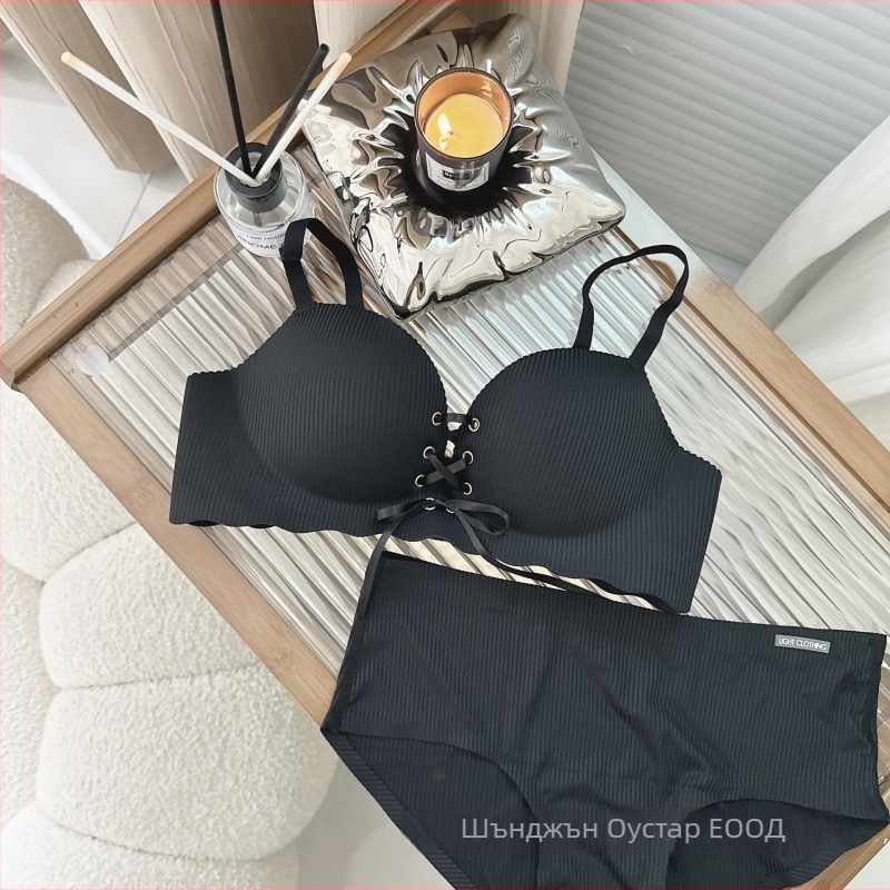 Безшевна бюстгъртка с странично събиране, чашка 3/4, тънки оформени чашки, фиксирани двойни презрамки