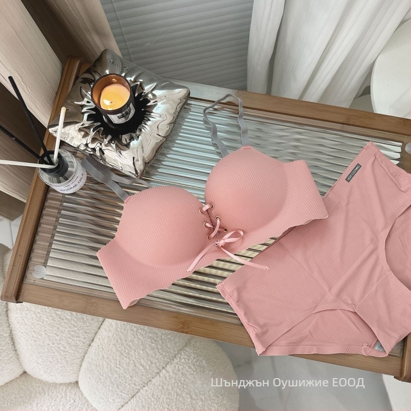 Безшевна бюстгъртка с странично събиране, чашка 3/4, тънки оформени чашки, фиксирани двойни презрамки