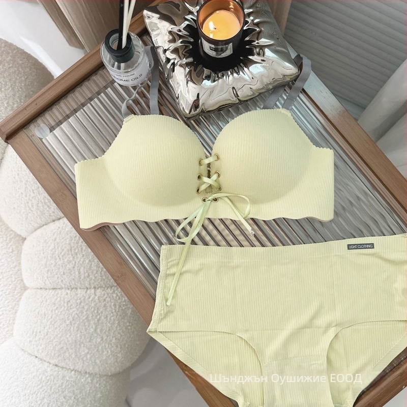 Безшевна бюстгъртка с странично събиране, чашка 3/4, тънки оформени чашки, фиксирани двойни презрамки