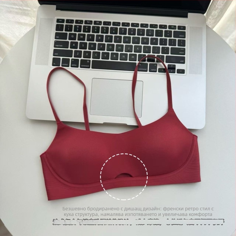 Безшевен, дишащ бюстгальтер с тънки чашки и повдигащ ефект; фиксирани двойни презрамки; задно закопчаване с двойна редица катарами; основна материя: найлон; подплата: полиестер.