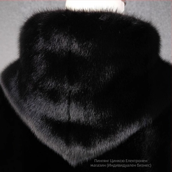 Мъжко палто от норкова козина с качулка, средна дължина, свободна кройка, закопчаване с цип, естествена козина