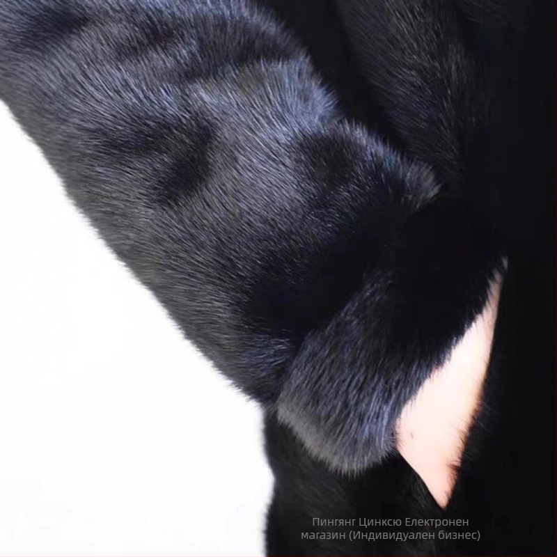 Мъжко палто от норкова козина с качулка, средна дължина, свободна кройка, закопчаване с цип, естествена козина