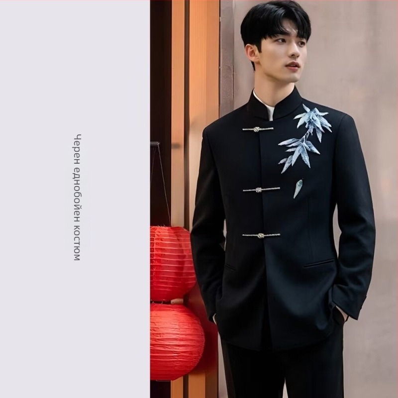 Мъжки костюм в китайски стил със стойкова яка — свободна кройка; едноредов дизайн с три копчета; основна тъкан 100% полиестер; пролетно-есенен модел
