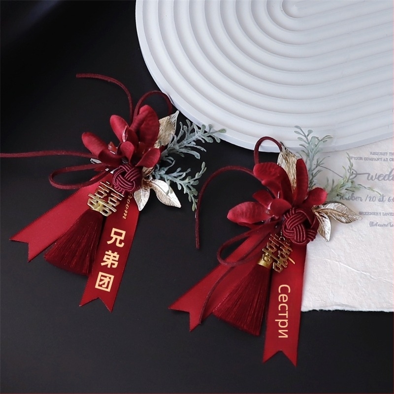 Сватбен корсаж от коприна за младоженци, ръчно цвете за китка за шаферки и кумове, подарък в кутия