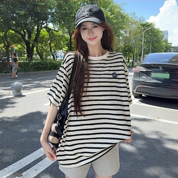 Sweet Yifei Тениска - къс ръкав, кръгло деколте, свободна кройка, колаж/сглобен дизайн, модел с текстове и карикатурни елементи, редовна дължина, японско-корейски ежедневен стил