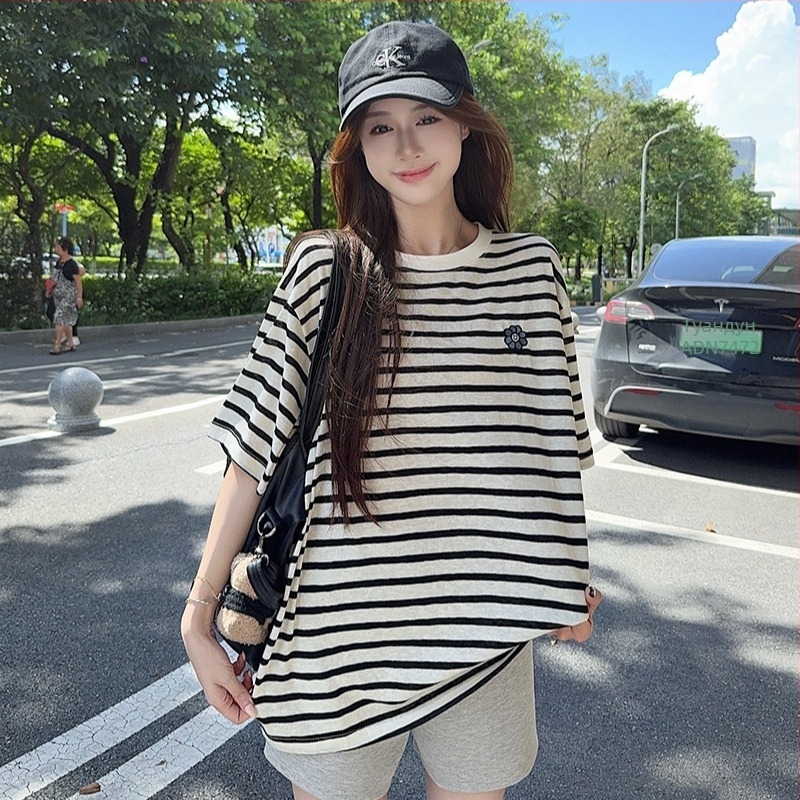 Sweet Yifei Тениска - къс ръкав, кръгло деколте, свободна кройка, колаж/сглобен дизайн, модел с текстове и карикатурни елементи, редовна дължина, японско-корейски ежедневен стил