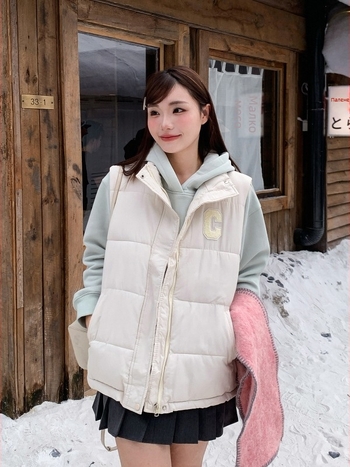 Жилетка в корейски стил с надпис върху дясното рамо, полиестер с памучен пълнител, стойка яка, свободна кройка, средна дължина