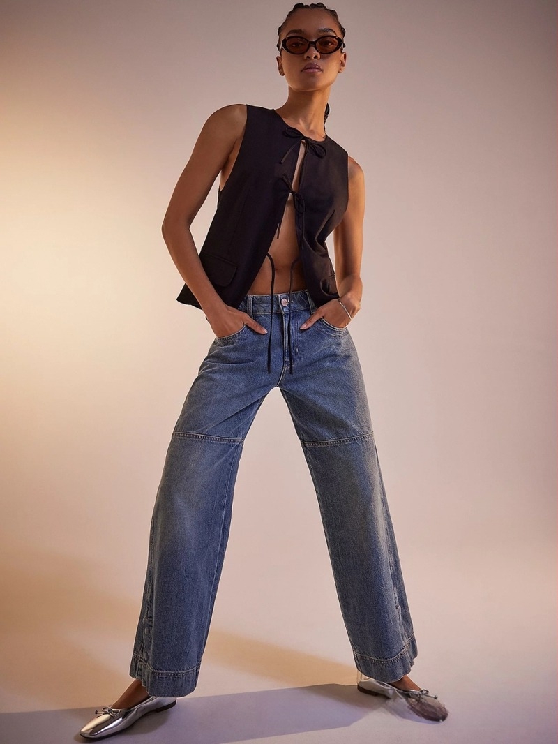 Дънки от деним, средна талия, широки крачоли, дизайн на цепка в подгъва, памук-еластанова смес