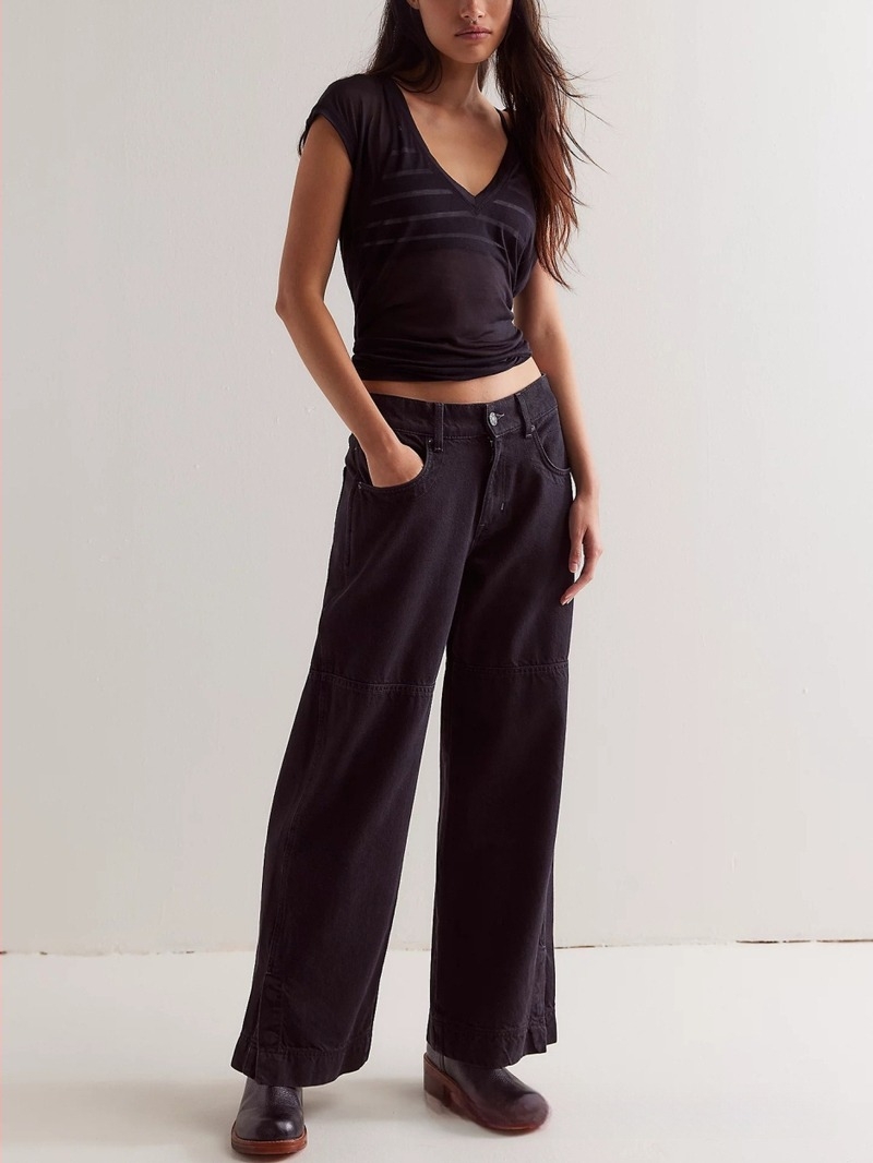 Дънки от деним, средна талия, широки крачоли, дизайн на цепка в подгъва, памук-еластанова смес