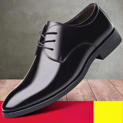 Bőrcipő-gyártók kínálnak férfi alkalmi cipőket, a fűzős fekete munkacipők koreai változatát, a hétköznapi bőrcipők generációját.