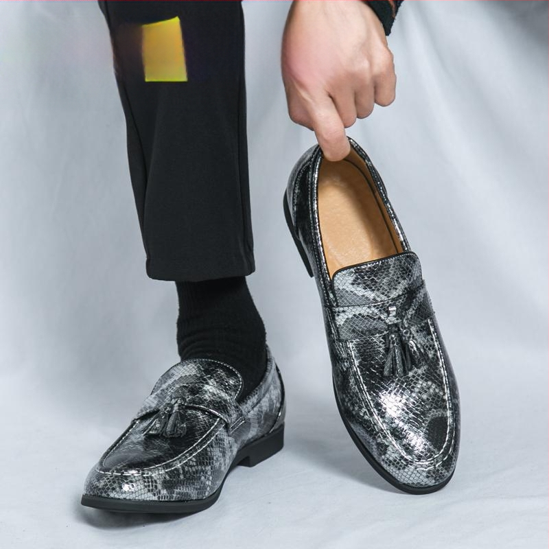 Férfi bordós, plus size 48-as, bojtos, kígyó alakú, bőr, hétköznapi, bebújós, lusta cipők, férfi cipők, robbanásszerű megjelenés