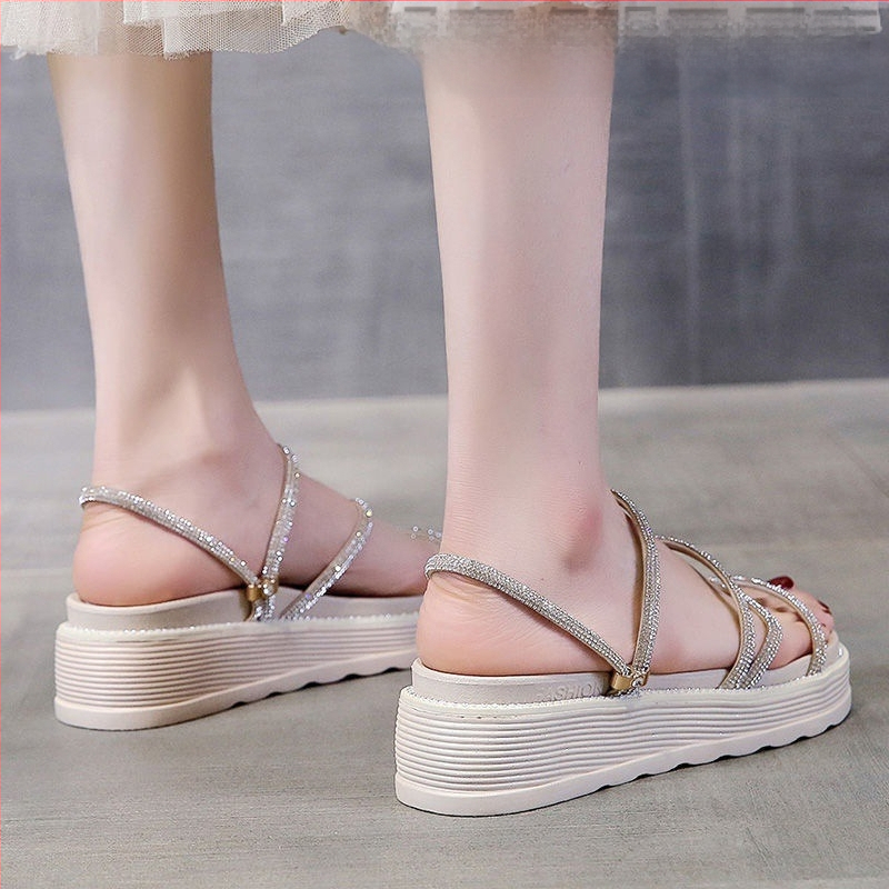 Kétrészes szandálok női nyári lapos talpú nyári szezon internethírű sokoldalú vízgyémánt szandálok vastag talpú szabadtéri viselet