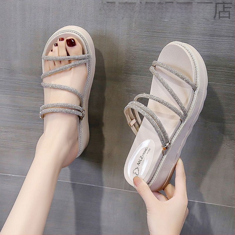 Kétrészes szandálok női nyári lapos talpú nyári szezon internethírű sokoldalú vízgyémánt szandálok vastag talpú szabadtéri viselet