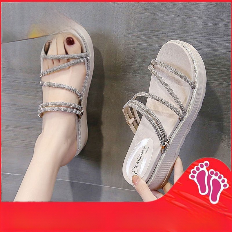 Kétrészes szandálok női nyári lapos talpú nyári szezon internethírű sokoldalú vízgyémánt szandálok vastag talpú szabadtéri viselet