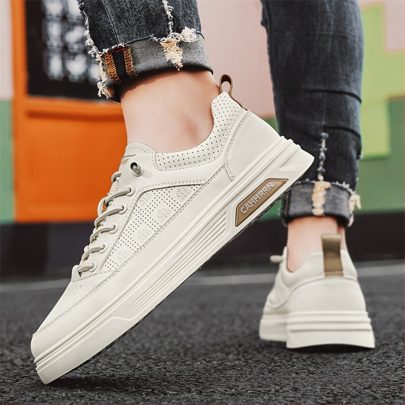 Férfi cipők 2025 Új férfi lusta fűzőmentes alkalmi deszkás cipő megnövelt puha talpú sportcipő tinédzser fehér cipő