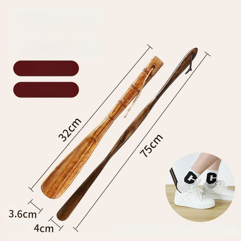 Täispuidust kingatõmmits majapidamises, pika käepidemega, eakad rasedad naised, mitte painutatud kingatõmmits, kulunud kinga artefakt, puidust kingatõmmits, säästab aega