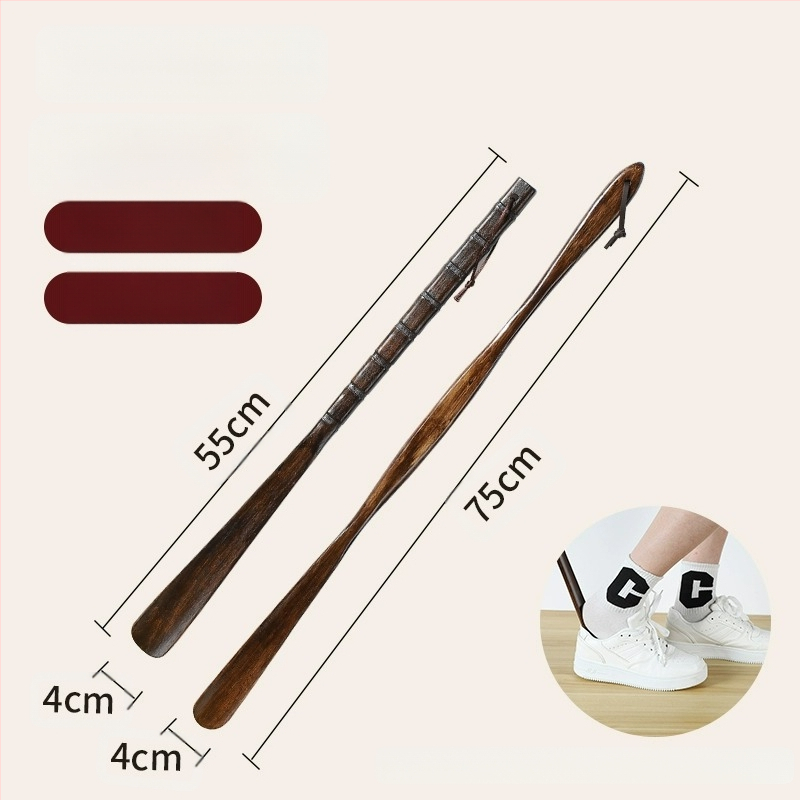 Täispuidust kingatõmmits majapidamises, pika käepidemega, eakad rasedad naised, mitte painutatud kingatõmmits, kulunud kinga artefakt, puidust kingatõmmits, säästab aega