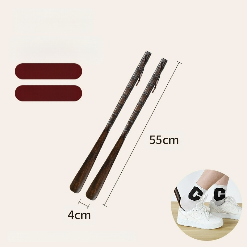 Täispuidust kingatõmmits majapidamises, pika käepidemega, eakad rasedad naised, mitte painutatud kingatõmmits, kulunud kinga artefakt, puidust kingatõmmits, säästab aega