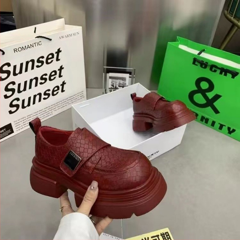 Dámske topánky European Station 2024, jar, nové, hrubé mokasíny so suchým zipsom v britskom štýle, lakovaná koža, lenivé topánky, trendy