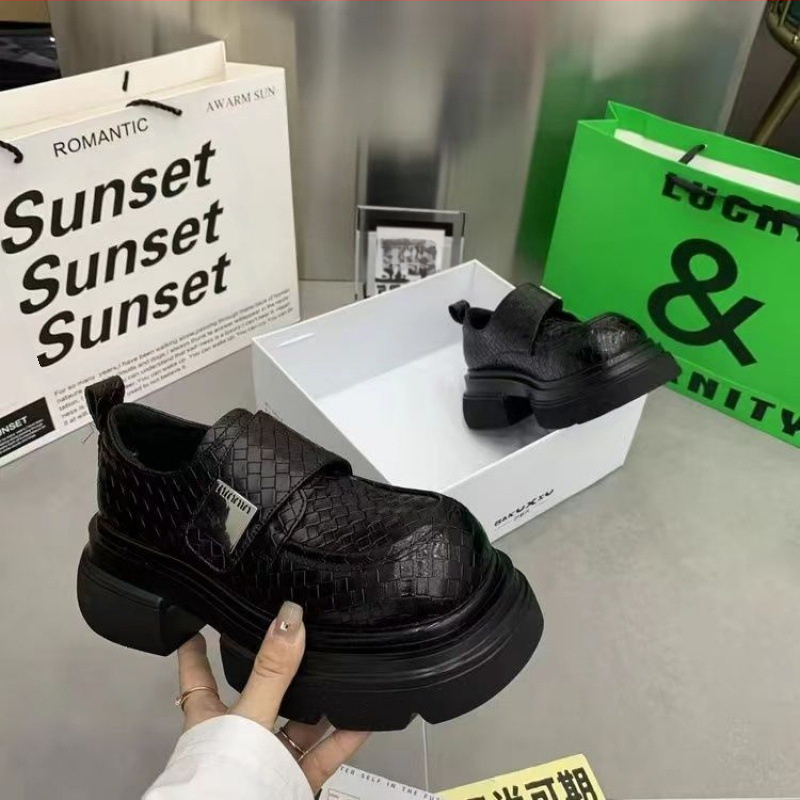 Dámske topánky European Station 2024, jar, nové, hrubé mokasíny so suchým zipsom v britskom štýle, lakovaná koža, lenivé topánky, trendy