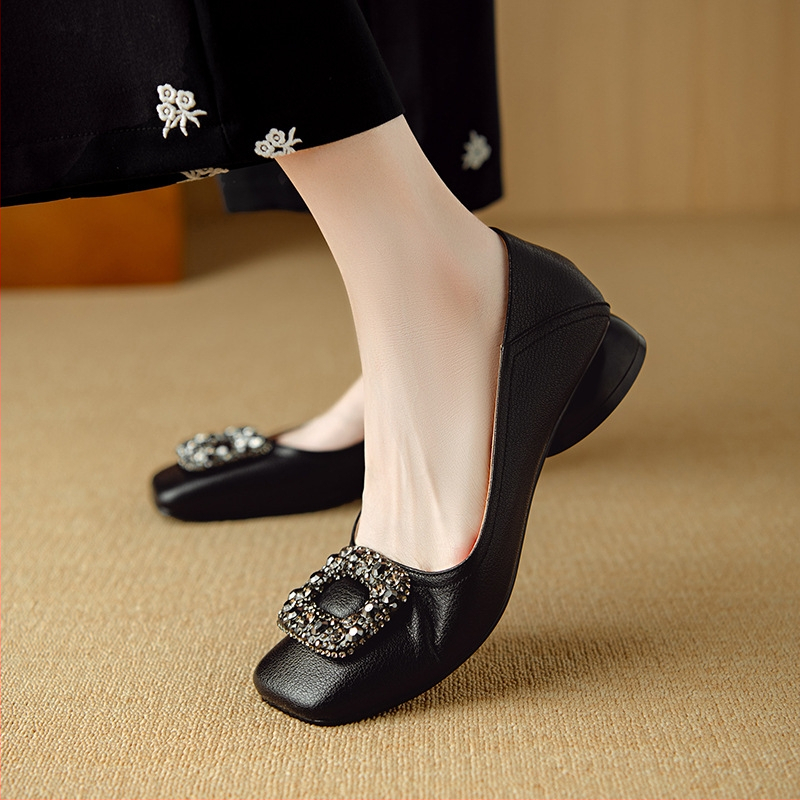 Nove cipele za ranu jesen 2024. s kvadratnom kopčom i pedalom, mekano dno, plitki usta, korejske cipele veličine 40 plus, u boji koja odgovara putujućim putevima