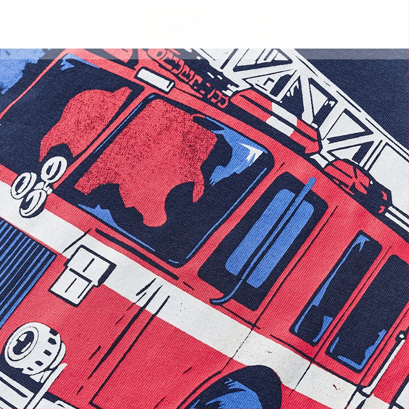 Euroopa ja Ameerika lasterõivad lühikeste varrukatega 2025 laste T-särk poistele, koomiksiga tuletõrjeauto muster, suvine poolvarrukaga tehas, hulgimüük