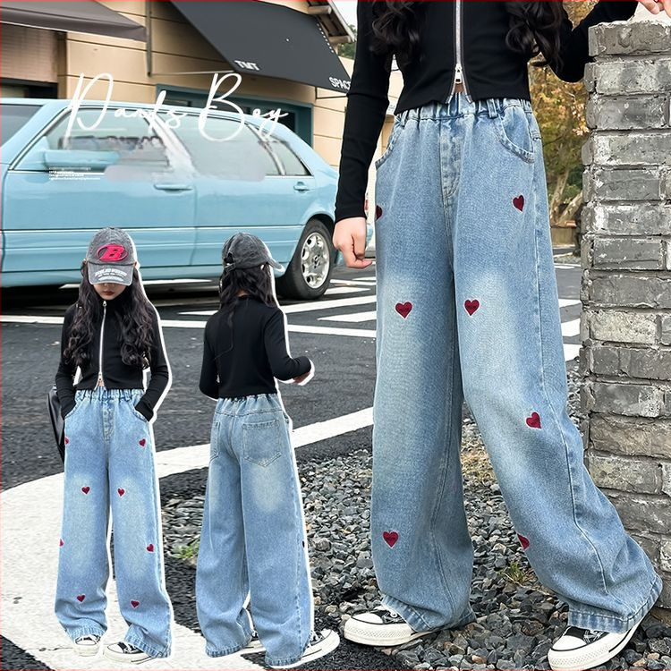 Piiriülesed tüdrukute kevad- ja sügisteksad 2025. aastaks. Uued Korea stiilis keskmise ja suure laste moe armastuskirjaga tikitud teksad. Trendikad