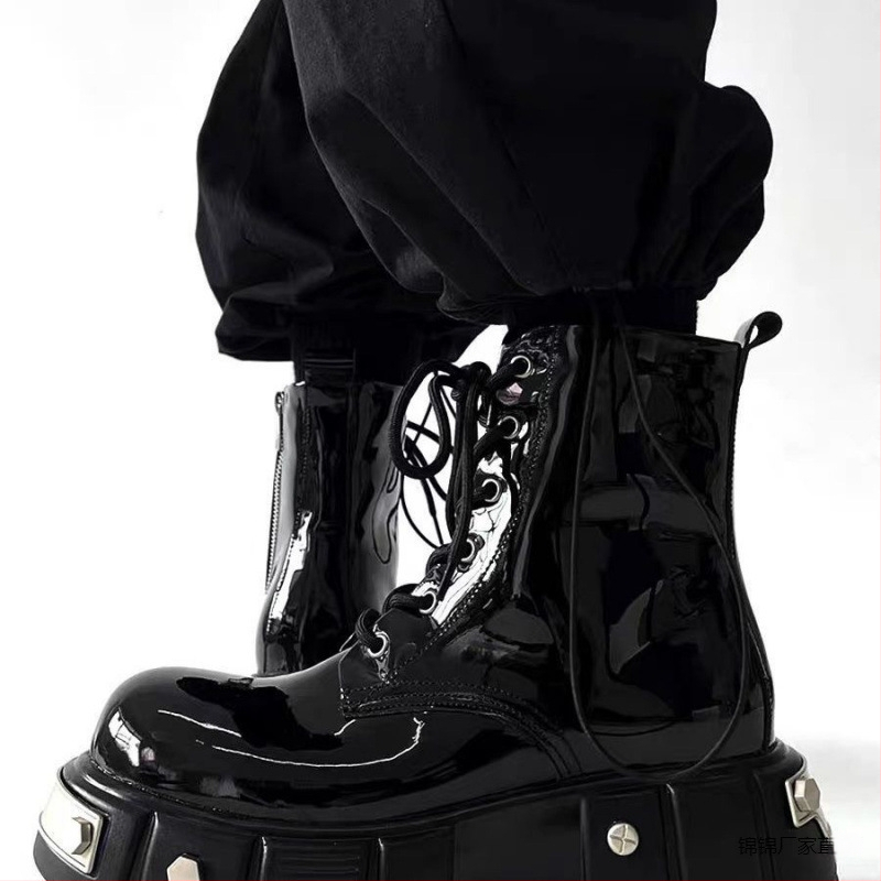 Vyriški storapadžiai Martino aulinukai, nišiniai, pankroko stiliaus, poroms skirti, užtrauktuku užsegami, britiški, dideli aulinukai, europietiški ir amerikietiški, brokatiniai.