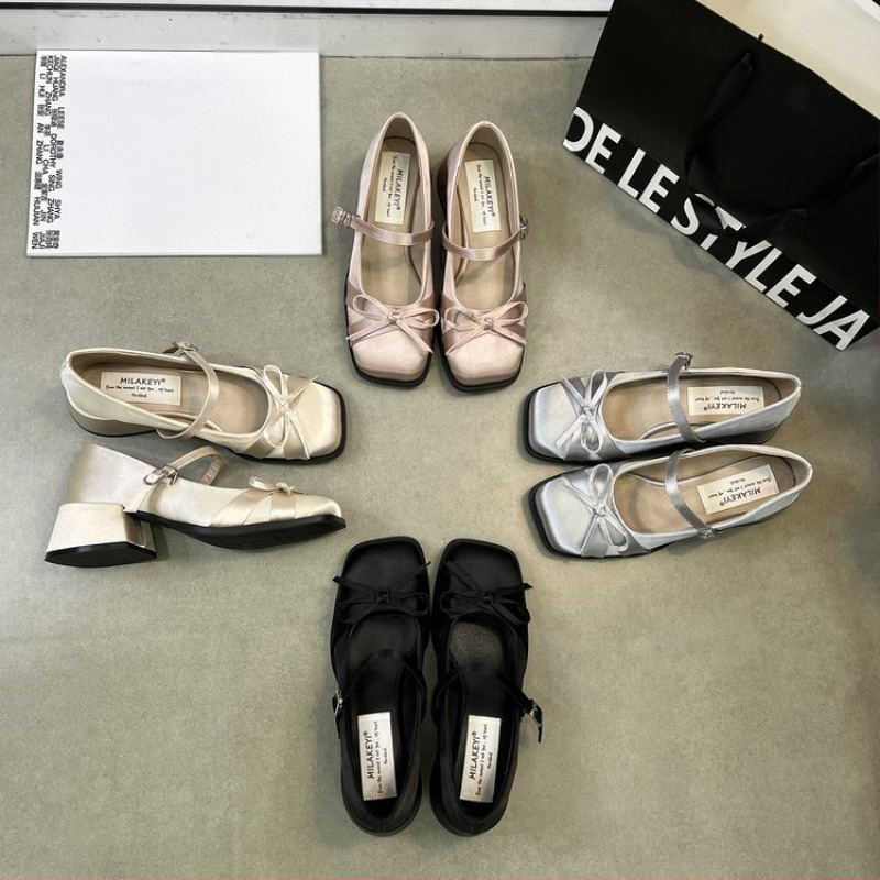 Nove satenske cipele s četvrtastom Mary Jane petom i mašnom za proljeće i ljeto 2025., eksplozivne cipele s potkovom i kopčom