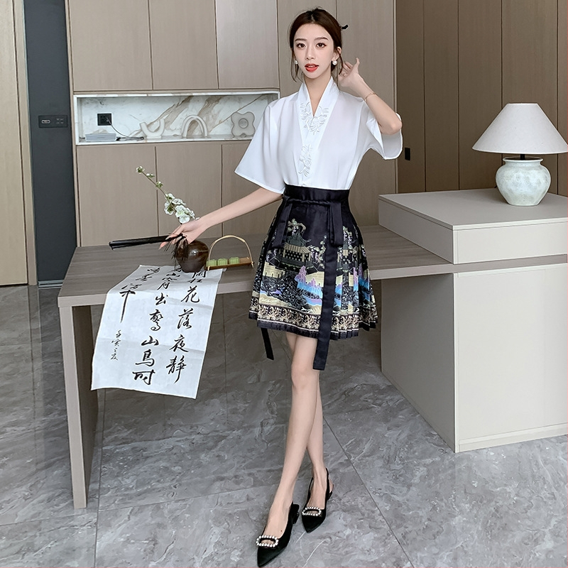 Ljeto 2024. Novi kineski stil, mali čovjek s ovratnikom, izvezeni top, kratka jednodijelna suknja s printom konja, moderna