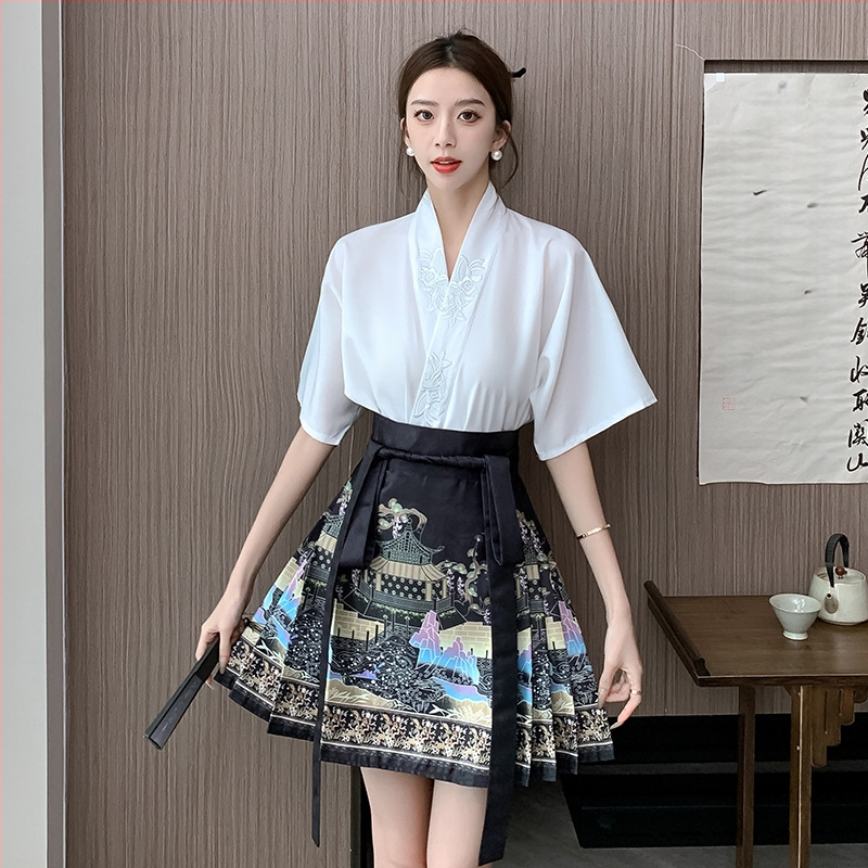 Ljeto 2024. Novi kineski stil, mali čovjek s ovratnikom, izvezeni top, kratka jednodijelna suknja s printom konja, moderna