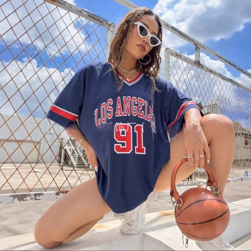 Dámske voľné tričko s potlačou európskych a amerických športov Los Angeles s pruhovaným lemom a výstrihom do V