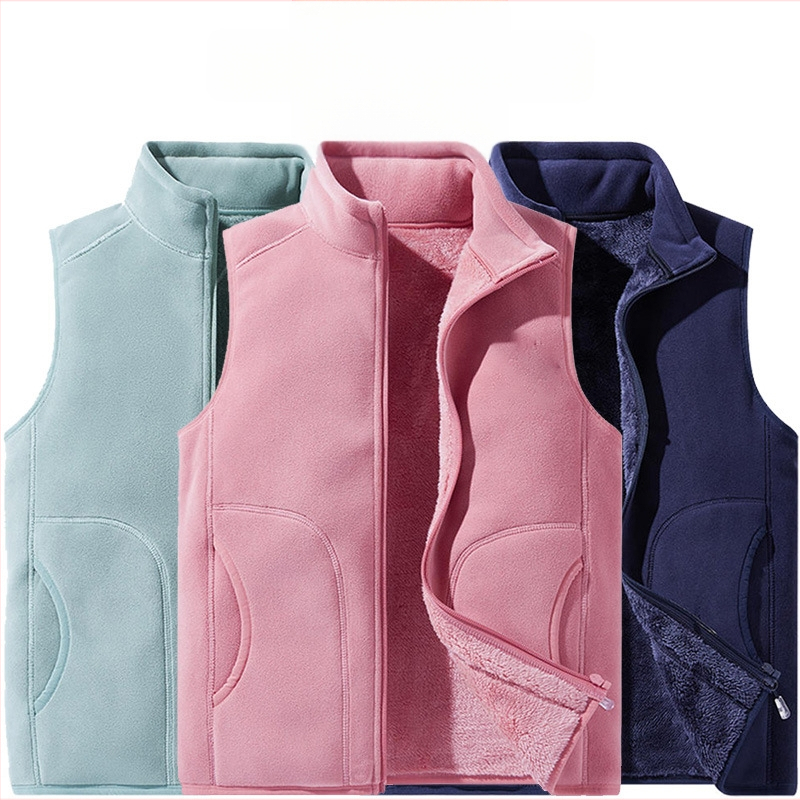 Vilnonė liemenė, pritaikyta darbo drabužiams, grupiniai drabužiai, vienspalvė, prigludusi, vertikali apykaklė, purtymo liemenė su vilnos pamušalu, sustorinta liemenė, apsiūta per visą sieną.