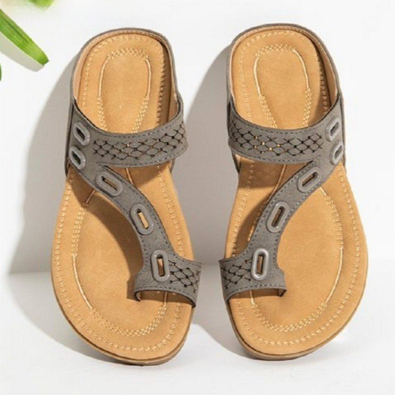 Nyári női cipők 2025 új lapos talpú, csatos női szandálok és papucsok, plus size csatos orrú női szandálok külkereskedelem számára