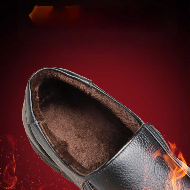 Pantofi de iarnă din bumbac cald, căptușiți cu fleece, 2024, pantofi noi din piele pentru bărbați, strat de cap din piele, cu fund moale, pantofi de afaceri pentru tați de vârstă mijlocie