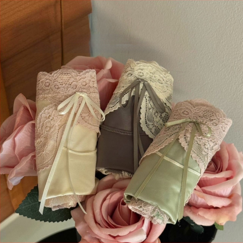 Seksualūs nėriniuoti atlasiniai moteriški apatiniai, seksualūs, tuščiaviduriai, gryno noro tinklelio, nėriniuoti kaspino formos kelnaitės, medvilninis tarpkojis.