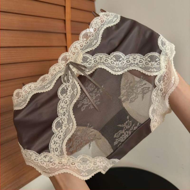 Seksualūs nėriniuoti atlasiniai moteriški apatiniai, seksualūs, tuščiaviduriai, gryno noro tinklelio, nėriniuoti kaspino formos kelnaitės, medvilninis tarpkojis.