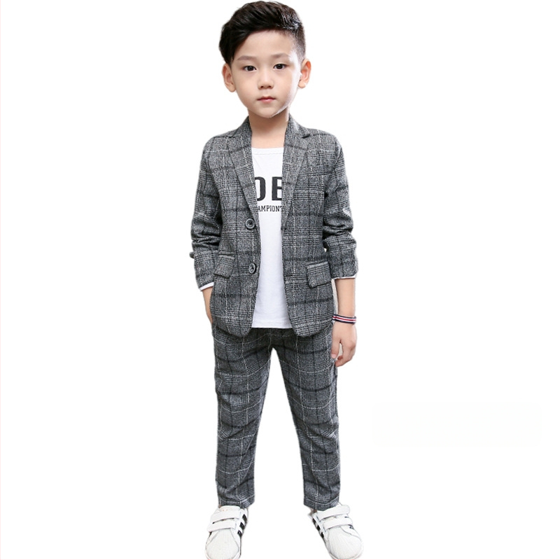 Fiú öltöny, lezser öltöny, fiúk, koreai stílusú, divatos tavaszi viselet, gyermekruházat, gyermek zongoraelőadás, kis ruha modell