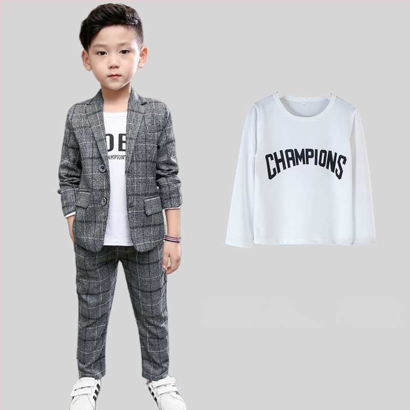 Fiú öltöny, lezser öltöny, fiúk, koreai stílusú, divatos tavaszi viselet, gyermekruházat, gyermek zongoraelőadás, kis ruha modell