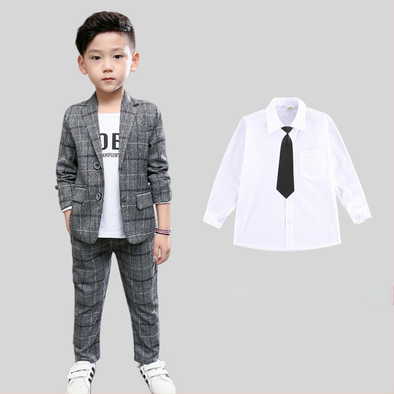 Fiú öltöny, lezser öltöny, fiúk, koreai stílusú, divatos tavaszi viselet, gyermekruházat, gyermek zongoraelőadás, kis ruha modell