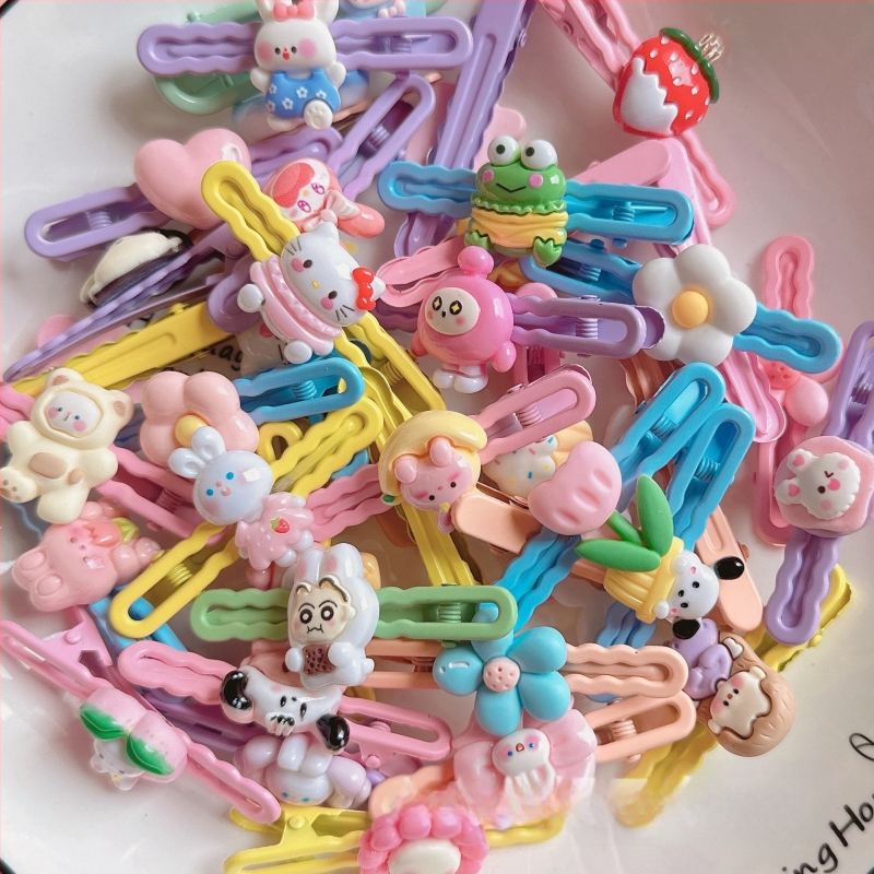 100 vnt. pakuotė ~ Mini segtukai, raudoni, purtomi, vaikiški kirpčiukai, nulūžę plaukai, maži segtukai, dovanų kioskas, kuriame parduodami segtukai