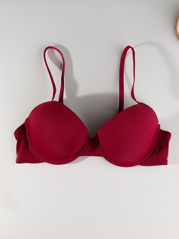 Seksuali, lankeliais puošta „Push-up“ liemenėlė iš „Temushein“ iš „Amazon“. Toks pats stilius sandėlyje. Karštai parduodama ir kitose šalyse.