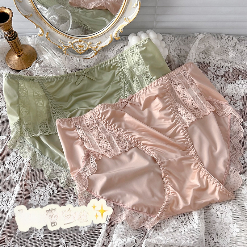 Prabangūs, aukštos kokybės atlasiniai moteriški apatiniai. Besiūlės, vidutinio juosmens „Ice Silk“ odos neerzinančios, lengvos, kvėpuojančios, seksualios, „Pure Desire“ didelių dydžių kelnaitės.