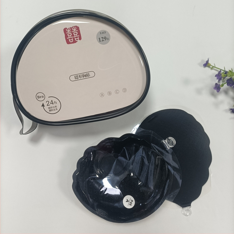 Kaheksa auguga hingav peopesaga rinnakleebis, pruudi eriline pilvetunnetusega hingav kortsudega nähtamatu rinnahoidja, väikese rinnaga ja suure rinnaga kleebiste partii