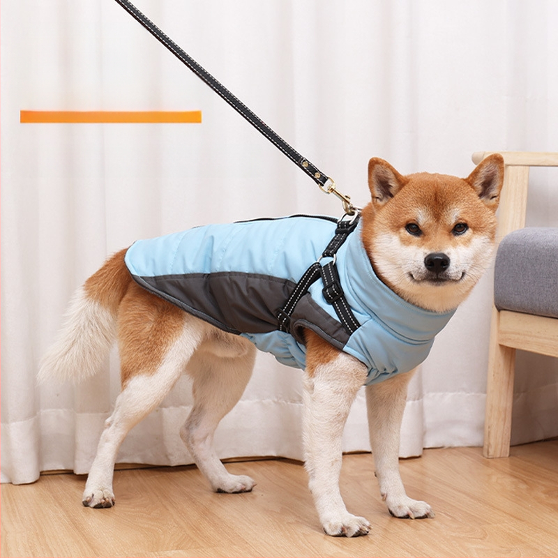 Uus puuvillase voodriga koeramantel, soe talve-, tuulekindel ja öösiti helkurvest, eksklusiivne lemmikloomatarvete valik.