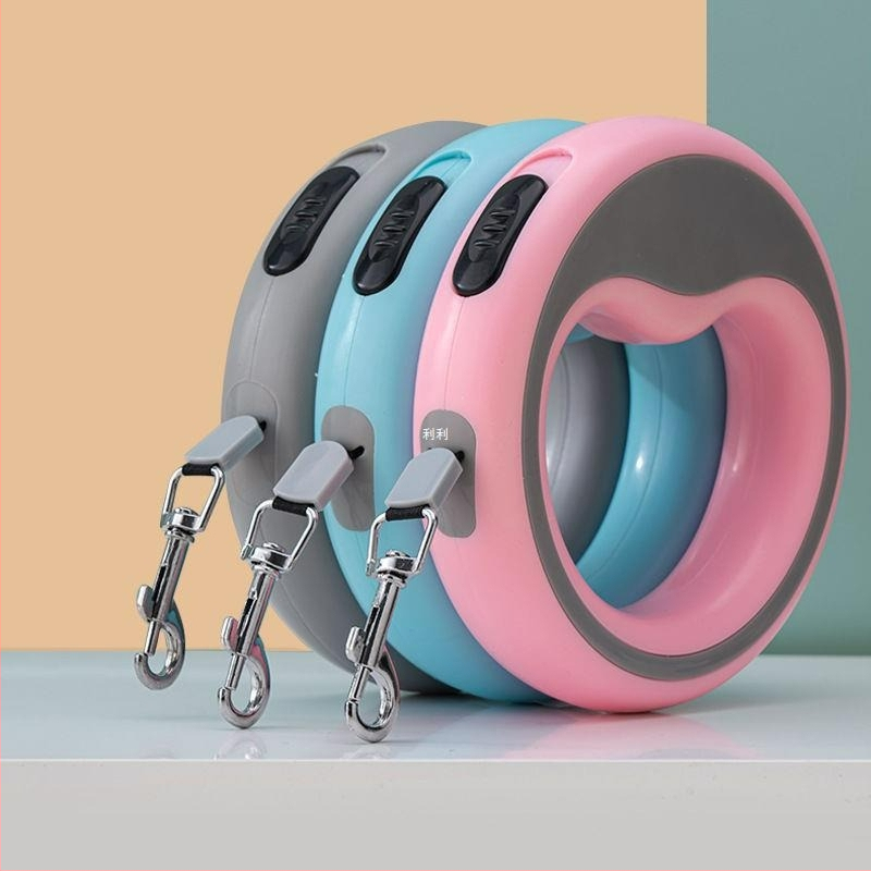 Uus automaatne sissetõmmatav koerarihm suurtele, keskmistele ja väikestele koertele mõeldud lemmikloomarihm õues kasutamiseks mõeldud koerajalutamise rihm koeraketiga