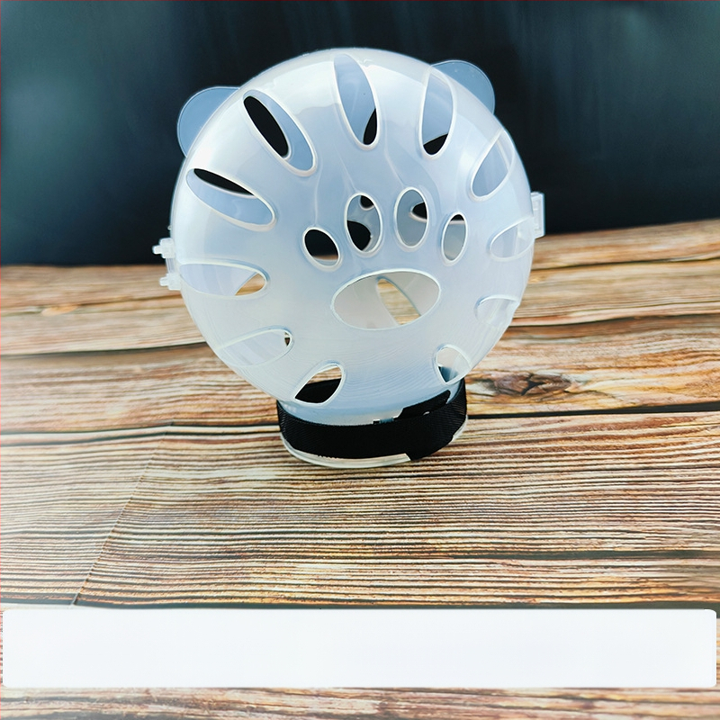 Katės galvos apdangalas su gaubtu, apsaugančiu nuo laižymo, apsaugančiu nuo įkandimo, permatomas, sferinis, kvėpuojantis. Elžbietos žiedo formos katės galvos apdangalas.