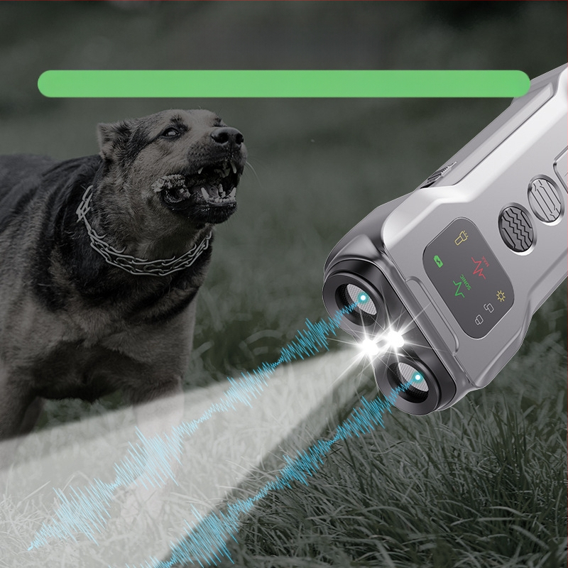 Piiriülene ultraheli koerte peletaja kolmepeaga haukumise peatamise kaasaskantav koeratreener kerge koerapeletajaga koera hammustusvastane koerapeletaja